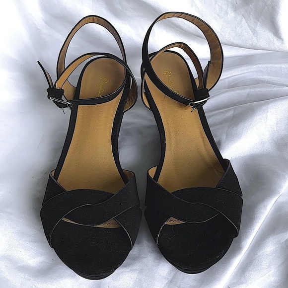 Qupid Wedge Sandals - Picture 2 of 5